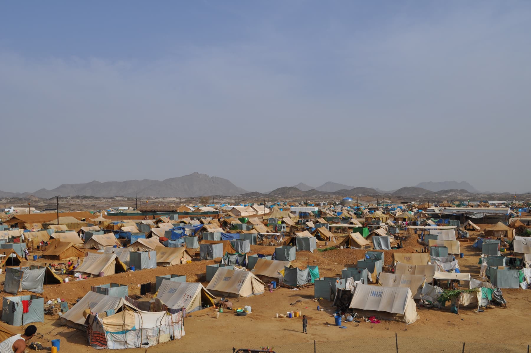 Temporary shelters erected to house people displaced by the crisis. Yemen, 2010.