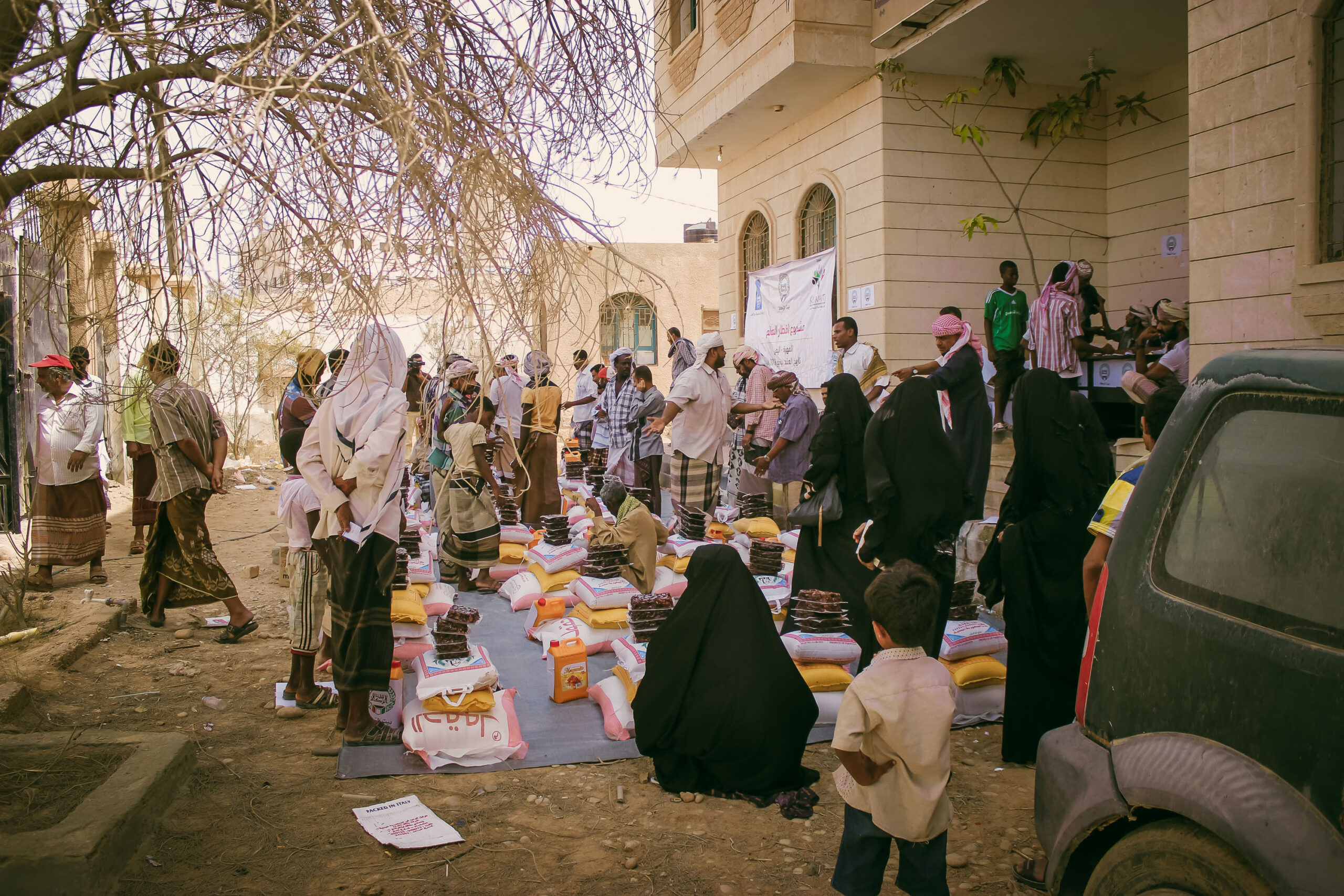 People gather for a Ramadan food distribution in Al Mahrah. Yemen, 2013.