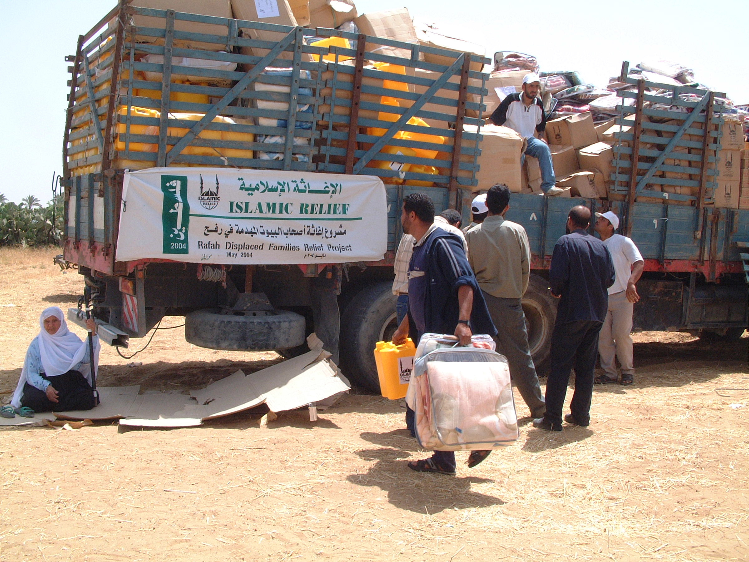 Emergency supplies arrive to assist displaced families in Rafah, Gaza. Occupied Palestinian Territory, 2004